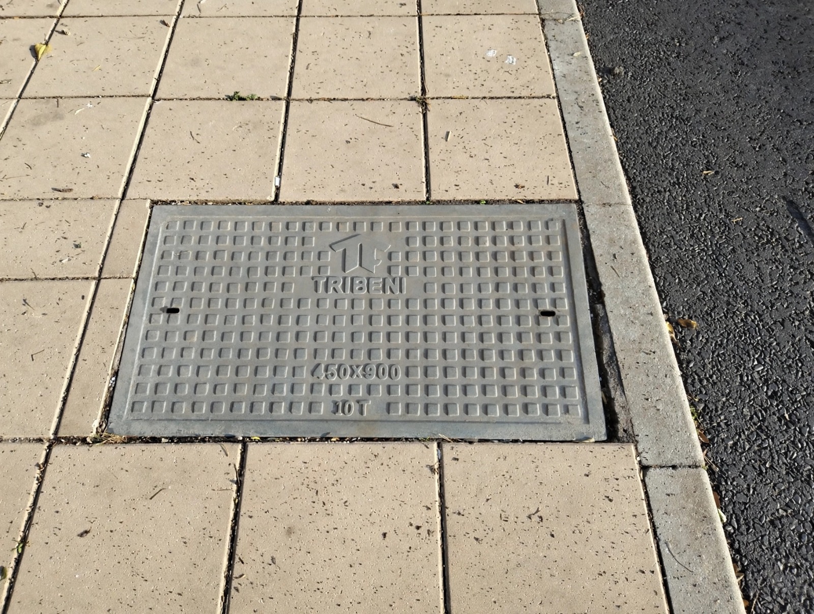 FRP Rectangular Manhole Cover 450 x 900 mm