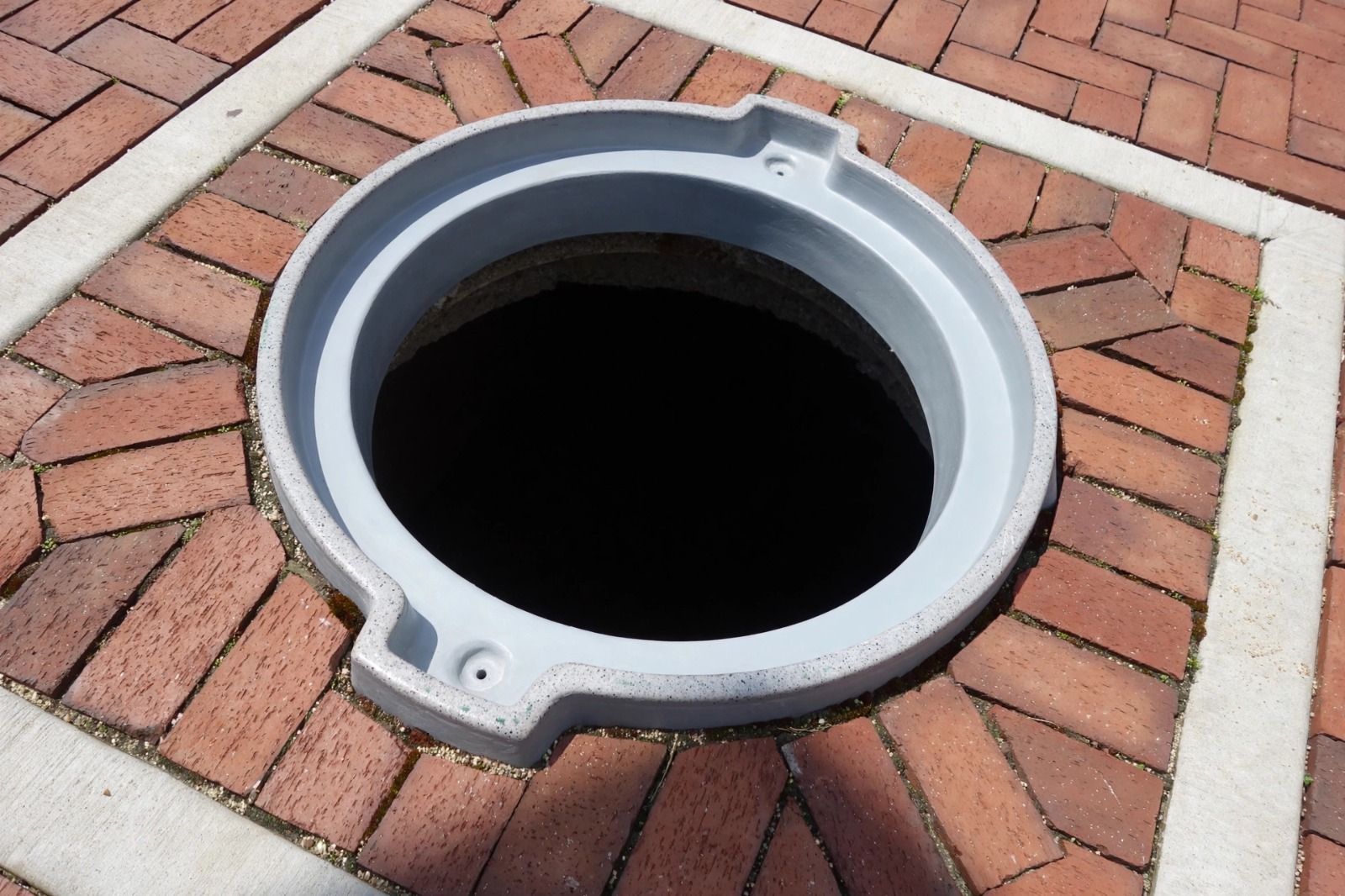 FRP Circular Manhole Cover 600 mm 5 Ton
